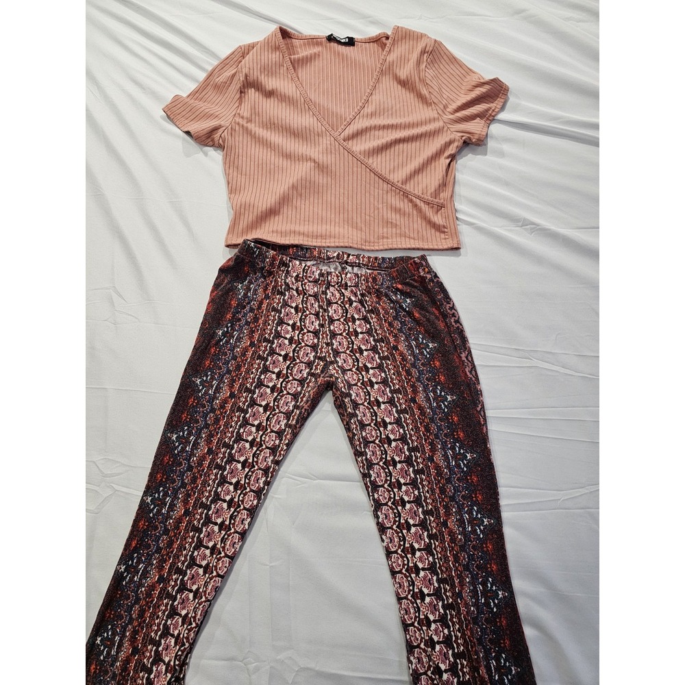 Missguided Womans Two Piece Outfit Peach Top L, And Multicolored Pants Size M